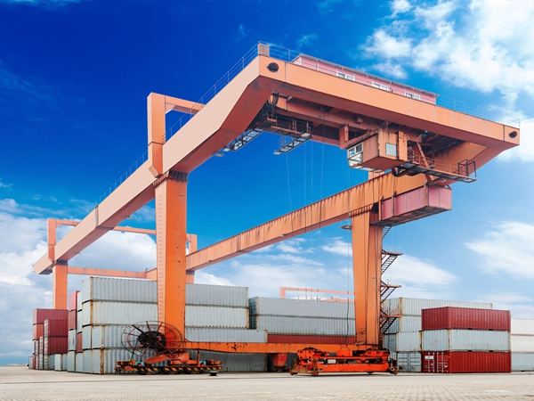 为什么集装箱龙门吊需要配备大车行走机构